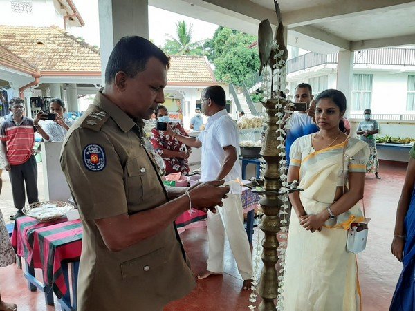 A "Rural Fair" to uplift rural entrepreneurs at Diyagama Salavanodyanarama Temple (2022-12-24)